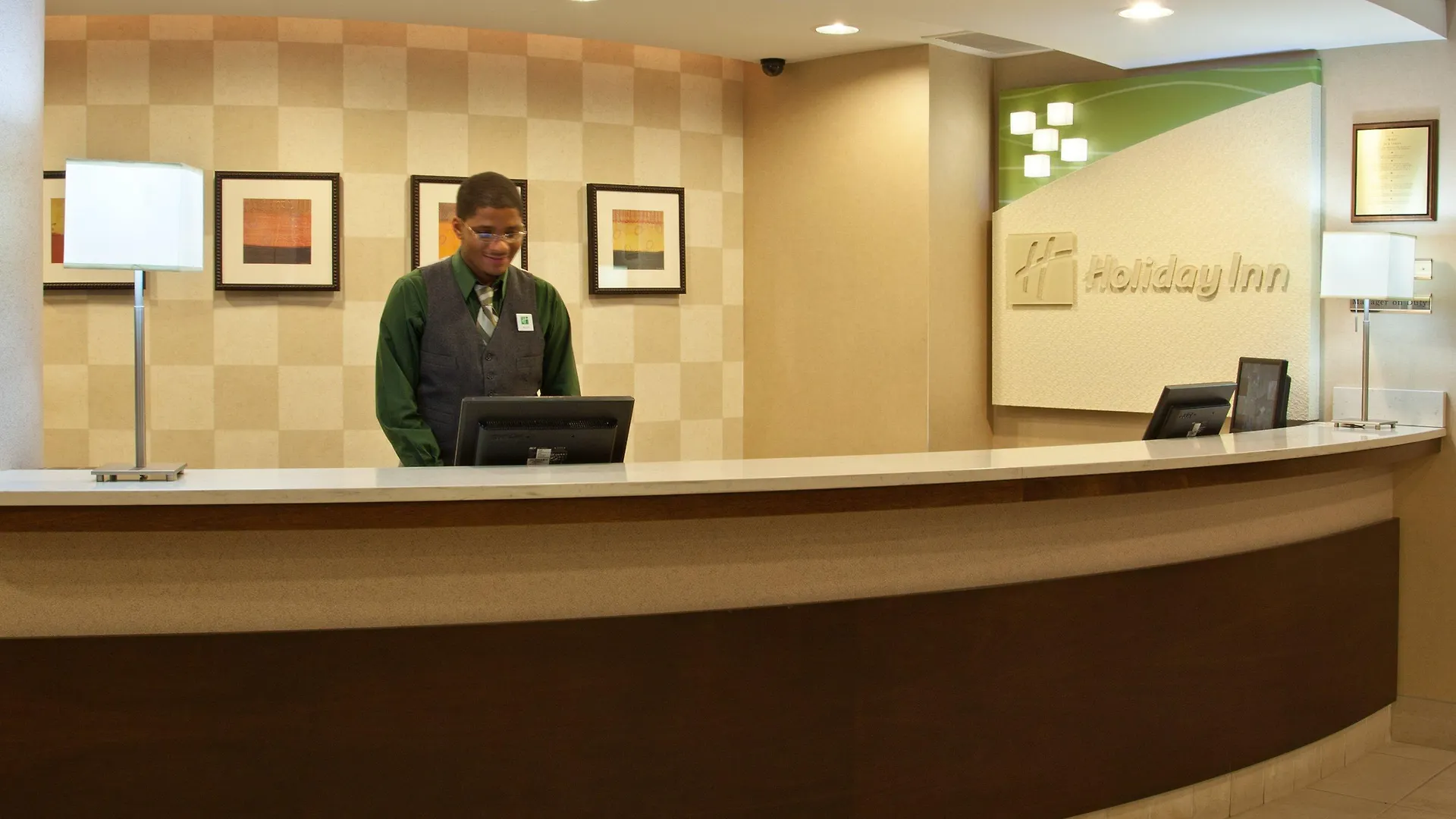 Holiday Inn Columbus Dwtn-Capitol Square By Ihg 3*,